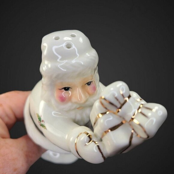 Santa Claus Salt and Pepper Shakers Holly Holidays Christmas Tree Presents‎ - Picture 2 of 11